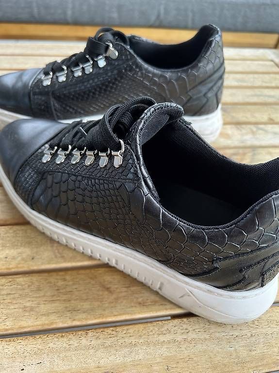 Scarpe da uomo: Vendo sneaker nera T.42 – Usato da Locarno venduto da AndreaCappe 1