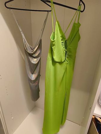 2x Kleider silber & leuchtgrün Gr. M/L z.B. für Festivals