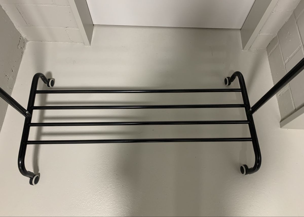 Ikea Guardaroba: Ikea Rigga black clothes rack  – Usato da Zürich venduto da Angela_Fashion_Lover 4