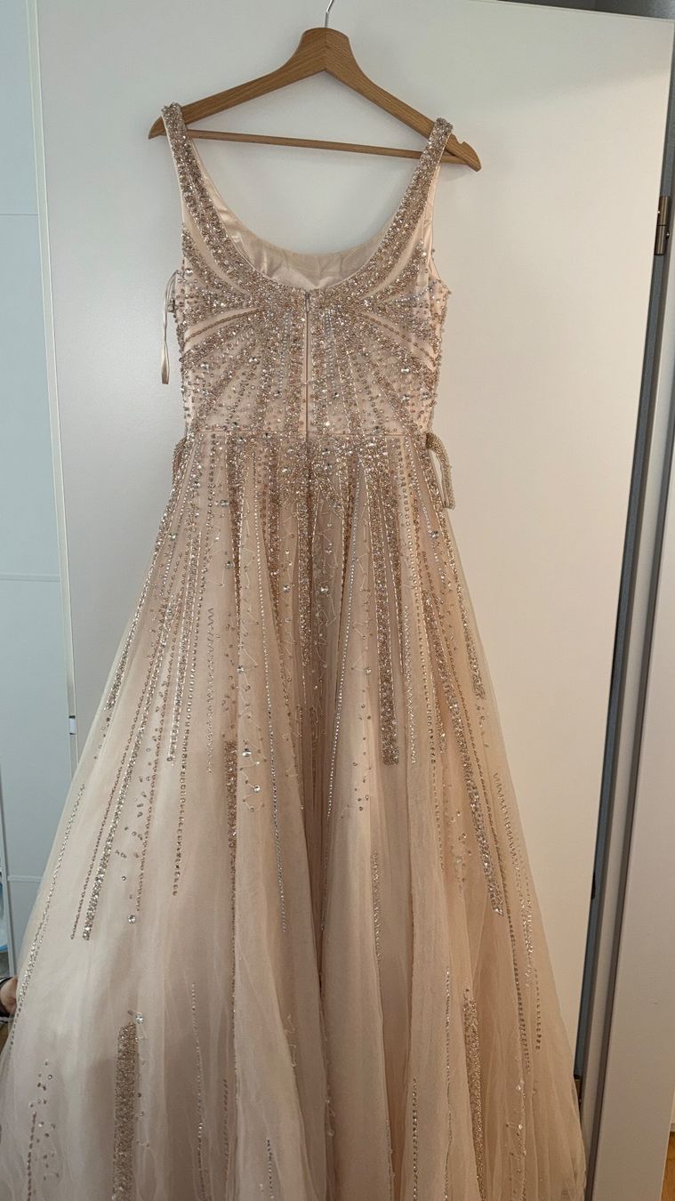 Vestiti: Abendkleid aus dem Kosovo – Usato da lenzburg venduto da ami_9czg 2