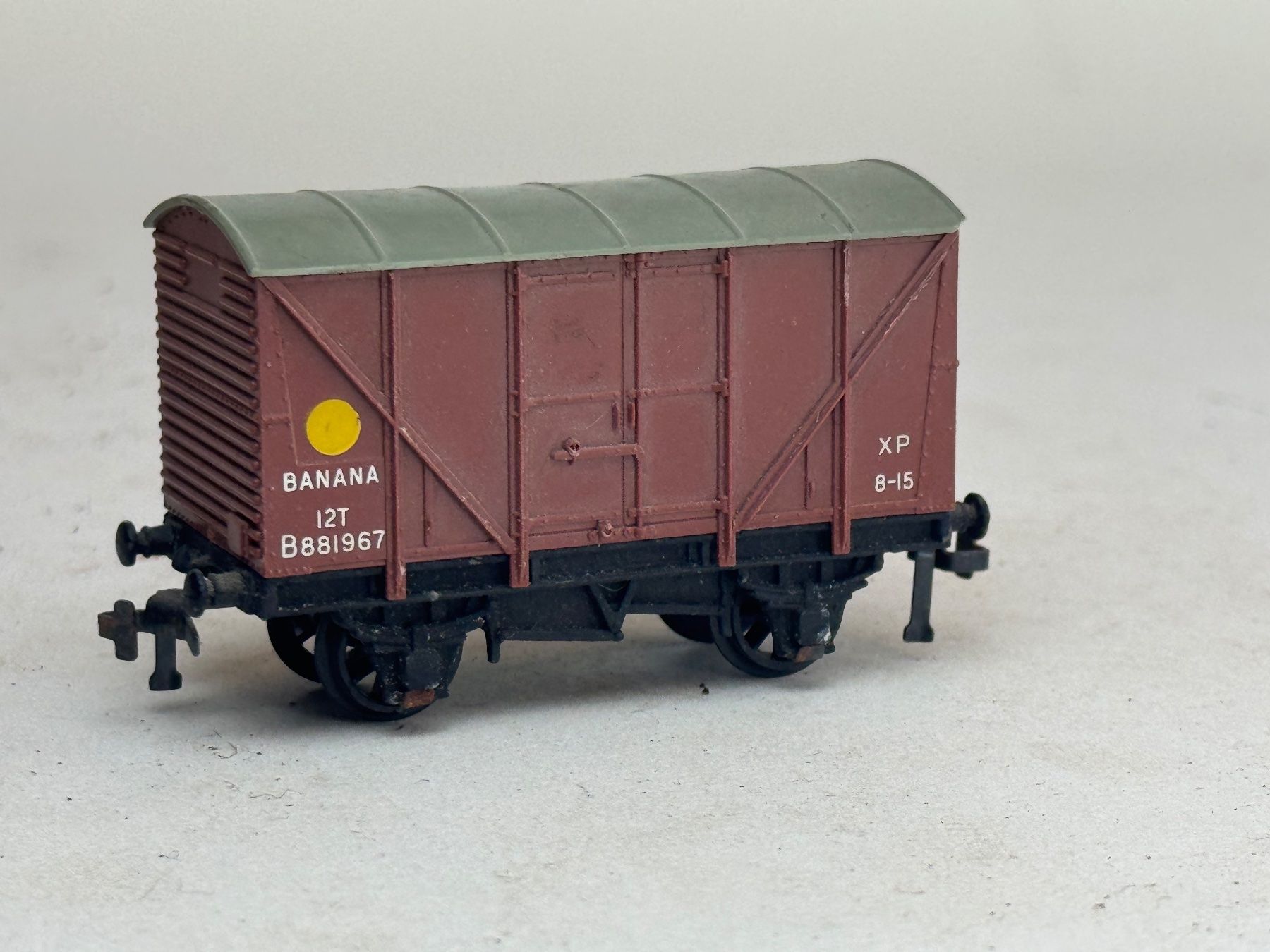 Hornby Modellini di ferrovie: VE1- Hornby gedeckter Wagon braun – Usato da Elm venduto da Wikmtz