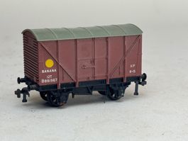 VE1- Hornby gedeckter Wagon braun