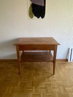 Klassische Holzkommode mit Schublade und Ablageboden