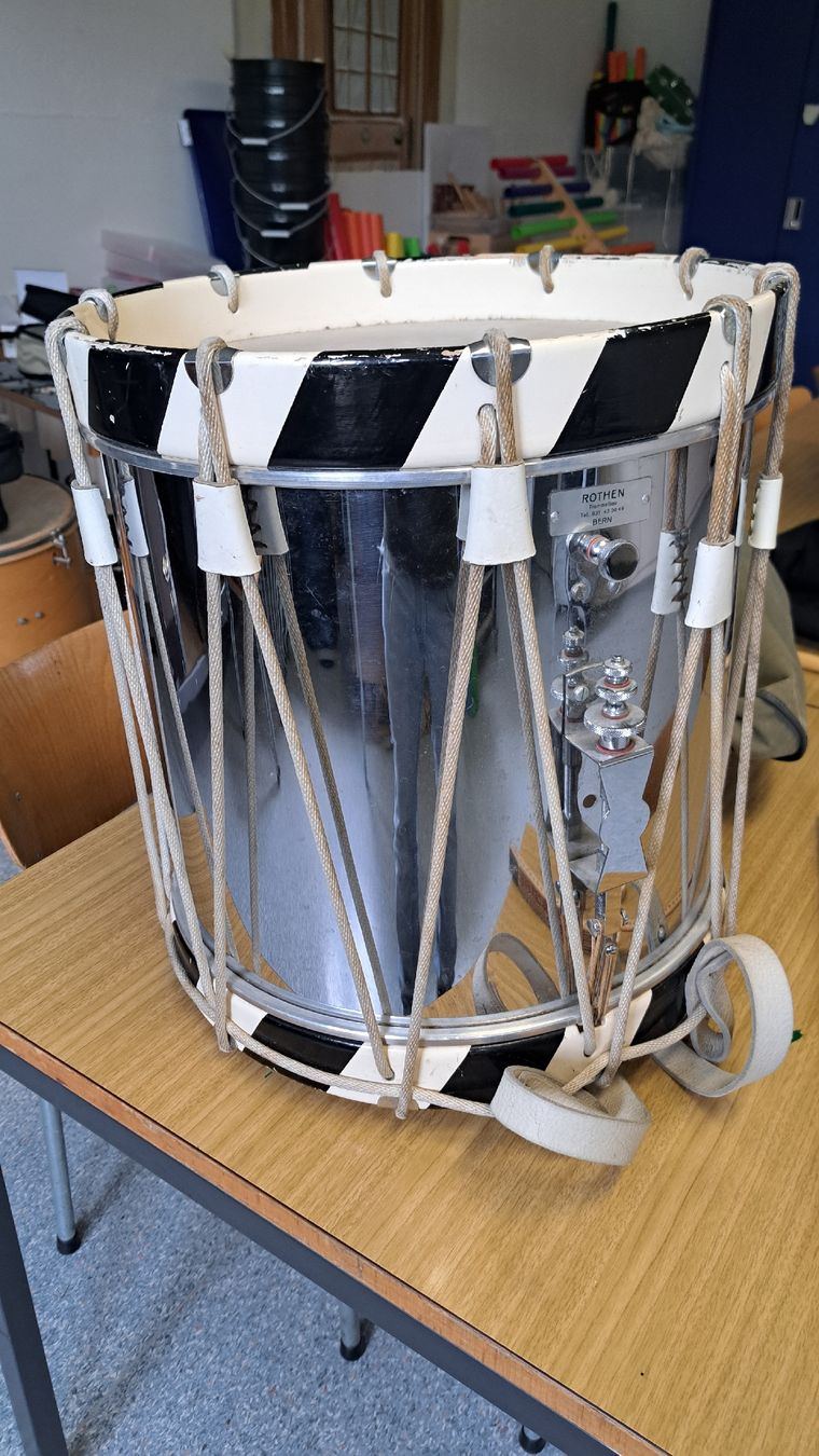 Basler Strumenti musicali: Rothen Trommel - Messing – Usato da Gansingen venduto da v_oeschger