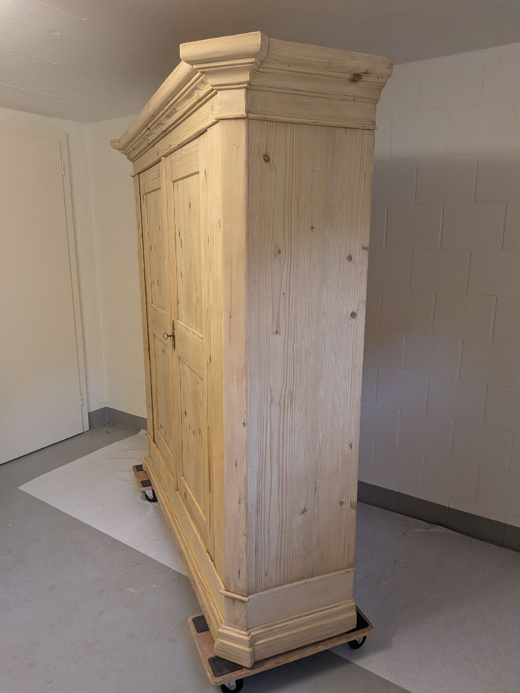 Armadi: Wunderschöner antiker Schrank restauriert – Usato da Hofstetten SO venduto da famburgert 3