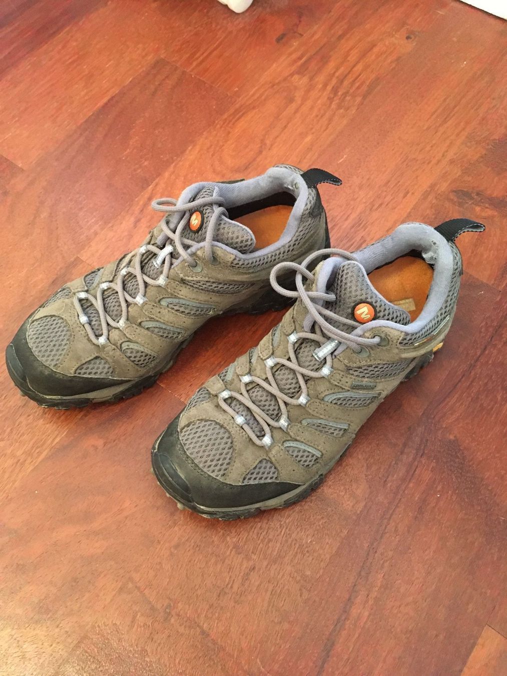 Scarpe da donna: Caussures de marches basses, taille 40.5 – Usato da Versoix venduto da coul-raoul