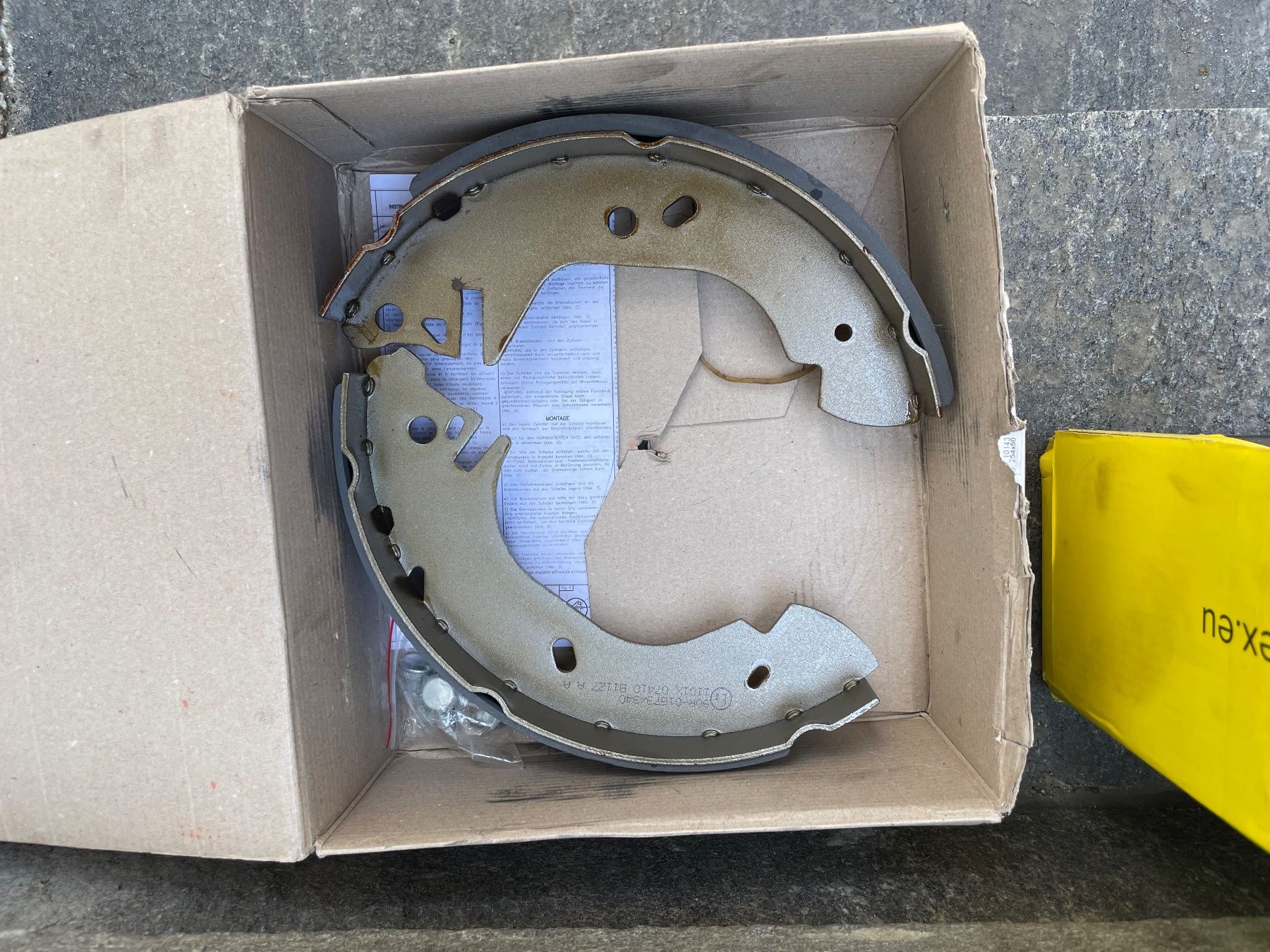 Ford Tutti pezzi di ricambio auto: Bremstrommel und Bremsbeläge Ford Transit – Nuovo e nell'imballaggio originale da Rebstein venduto da buerger71