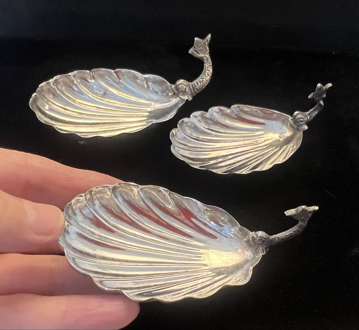 Tutte le decorazioni: 3 coupelles forme coquille Saint-Jacques anse poisson argent – Usato da Genève venduto da DELIRBEADS 7