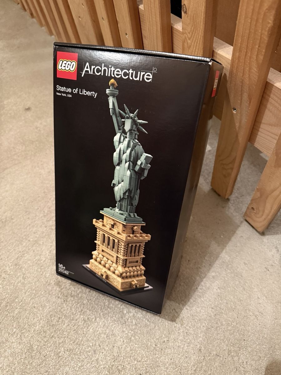 Lego Kit di costruzioni: LEGO Architecture 21042 Freiheitsstatue neu – Nuovo e nell'imballaggio originale da Altendorf venduto da Memo-Shop