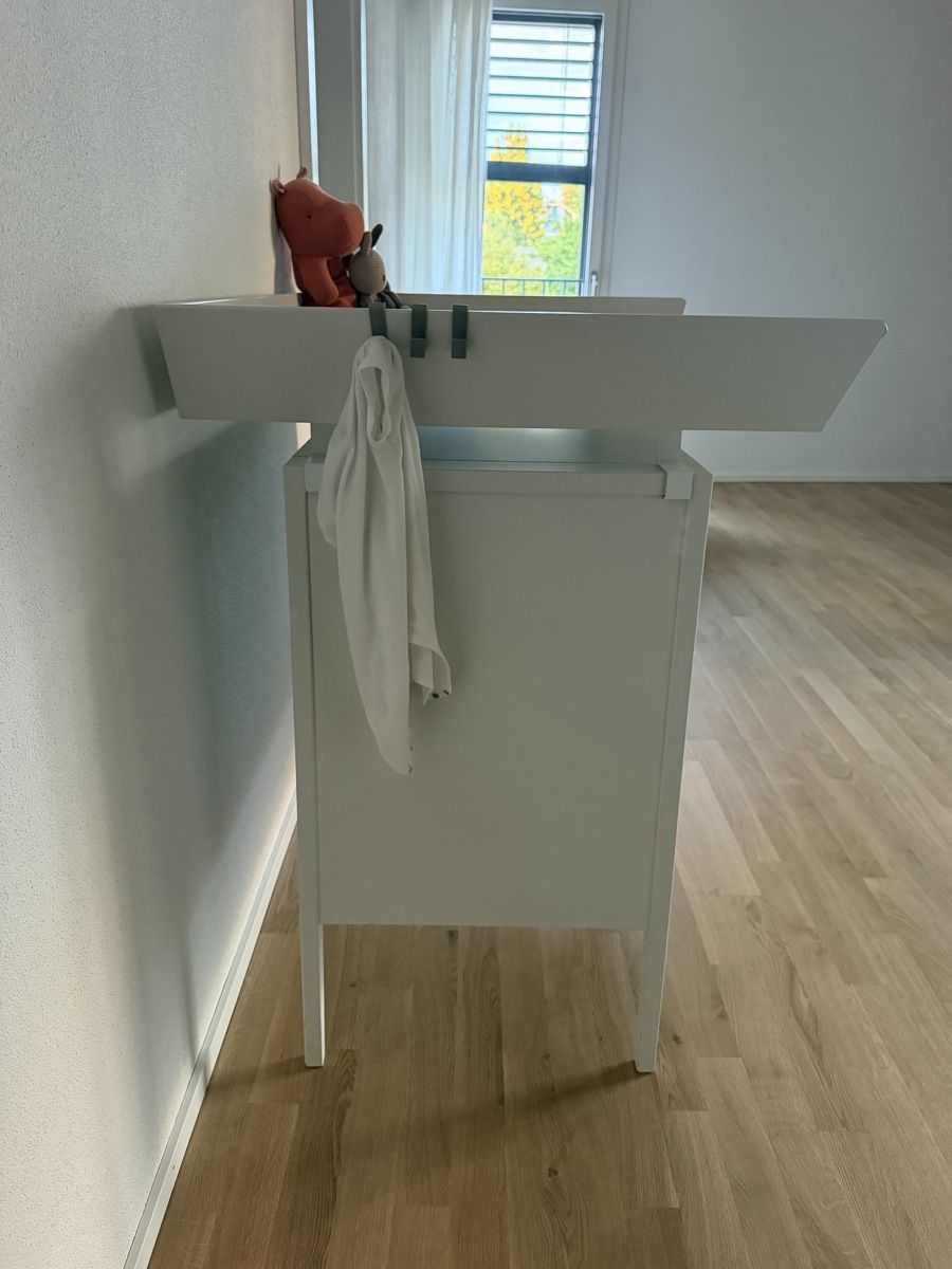 Leander Tables à langer & accessoires: Leander Linea Wickelkommode Weiss mit Wickelaufsatz – D'occasion à Uster par Freddy810 2