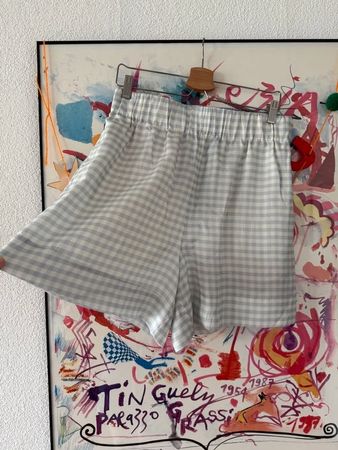 HM Shorts Silk blend Size 42. Good for size S-M