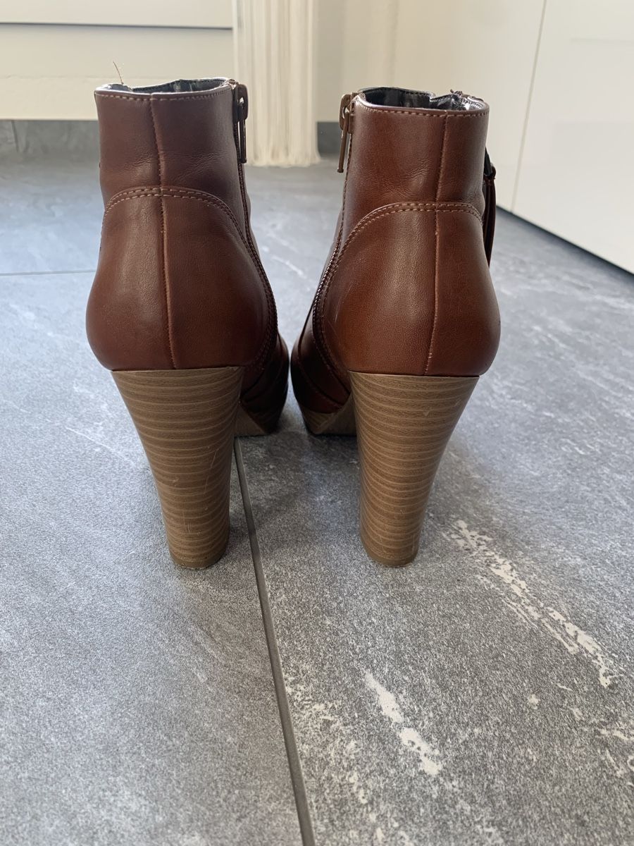 Damenschuhe: Braune Clockhouse Stiefeletten Gr. 38, Absatz 10.5cm – Neu (gemäss Beschreibung) aus Einsiedeln von important__ 2