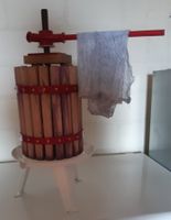 Beerenpresse o. Obstpresse