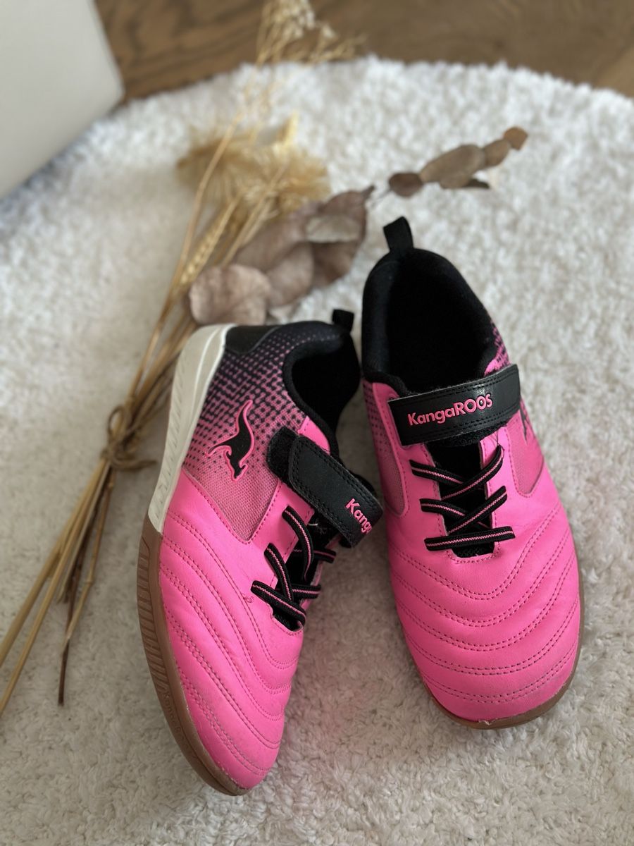 Scarpe per ragazze: Kangaroos Hallenschuhe Mädchen Gr. 36  – Usato da Obfelden venduto da dafae