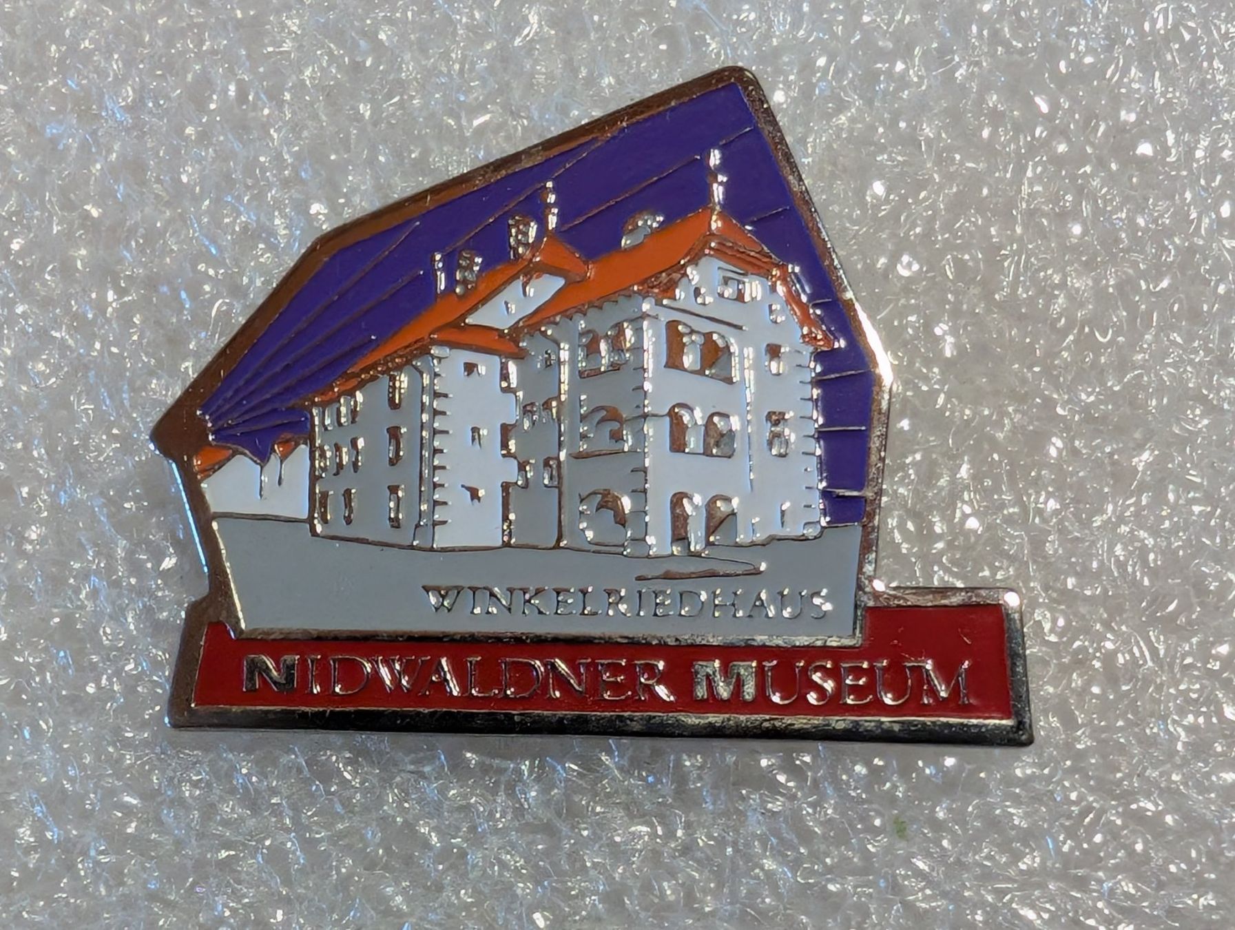 Placchette & Badge: Ansteckpin 284: Nidwaldner Museum – Usato da Oppligen venduto da Pin-Fall-Shop