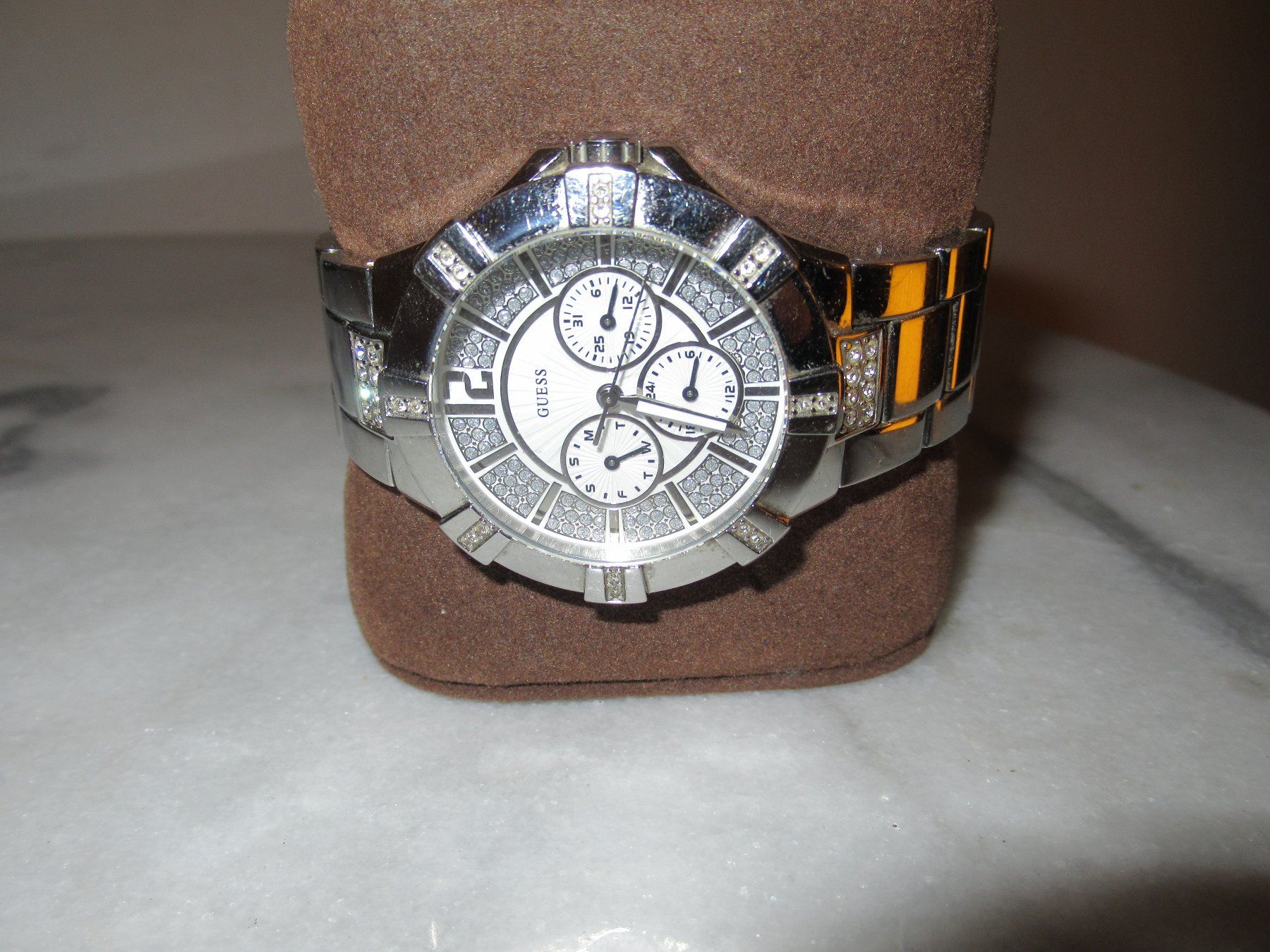 Guess Uhren: EXKLUSIVE DESIGNER-UHR "GUESS" ZIRKONE NP 229 CHF – Gebraucht aus Au ZH von FashionConsultant 4