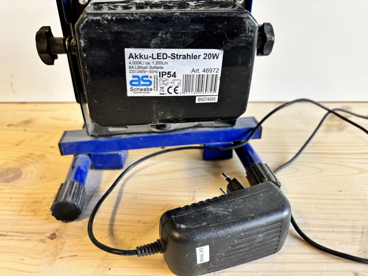 Lampen: LED Strahler Akku 20W – Gebraucht aus Rothrist von BOA 1