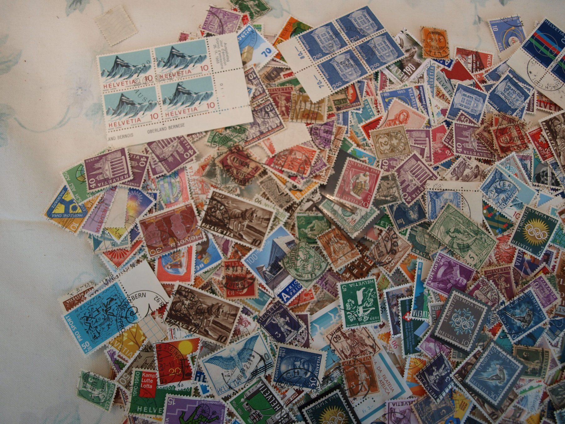 Alle Briefmarken: 1000 Schweizer Briefmarken über 70g Gebraucht siehe Bilder – Gebraucht aus Aarau von Marcele0 1