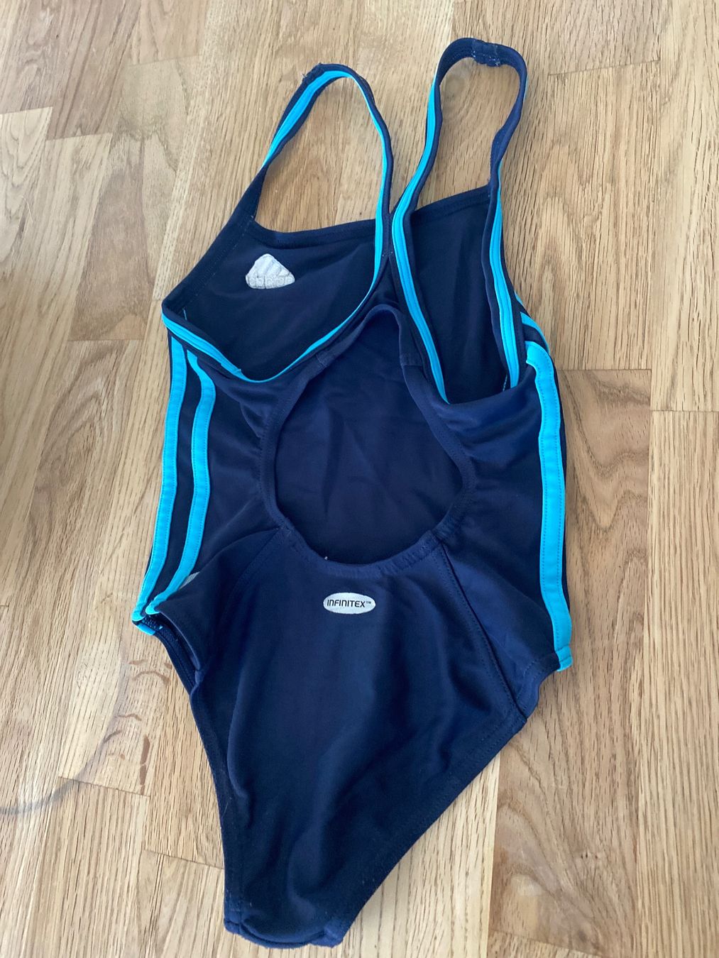 Adidas Costumi da bagno & Bikini: Adidas Badeanzug Gr.110, dunkelblau Top! – Usato da Hauenstein venduto da Ginsy 1