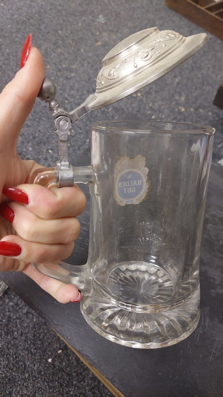 Haldengut Bicchieri: Bierkrug mit Zinndeckel aus der Sammlung – Nuovo (secondo la descrizione) da Basel venduto da O-MEGA 2