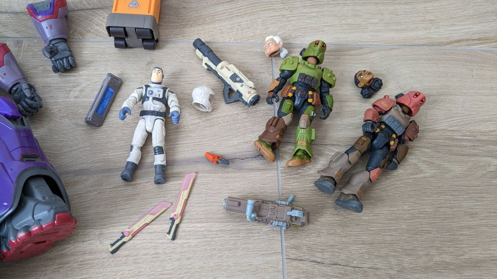 Disney Figurines: Exklusiv Disney Buzz Lightyear & Spaceranger-Crew inkl. Zurg – D'occasion à Staufen par Fleby84 2