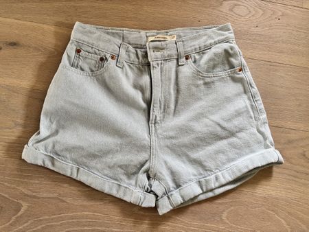 Jeans-Shorts Levi's Mom Grösse 27 hellblau guter Zustand