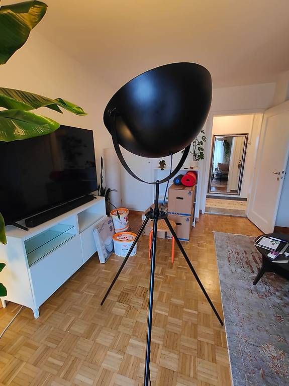 Lampes: Stehlampe zu verkaufen  – D'occasion à Biel/Bienne par fab_d6q6
