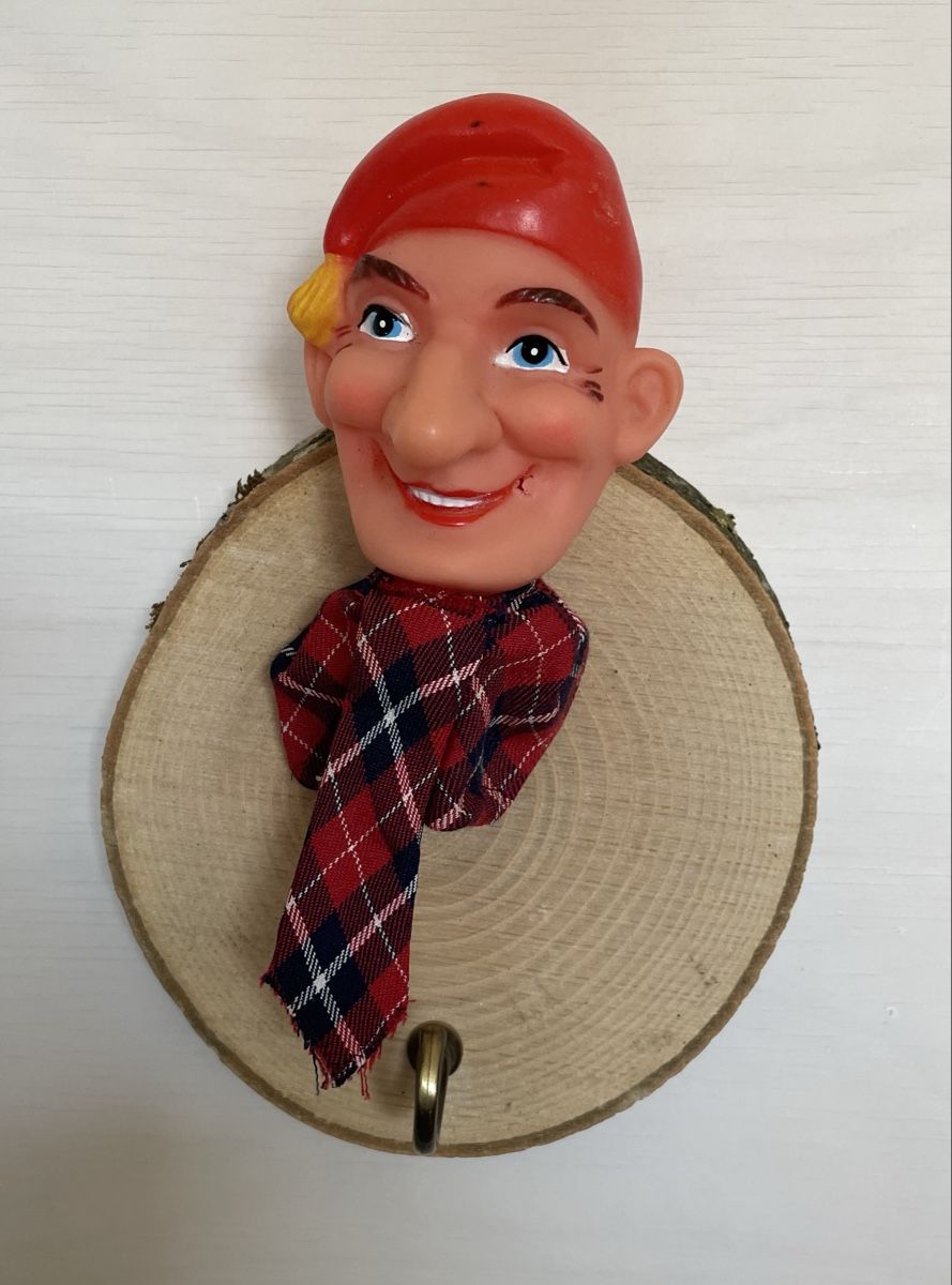 Guardaroba: Garderobe mit Kasperli Figur – Usato da Zürich venduto da Refereefair 2