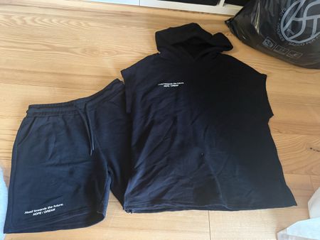 Shorts und shirt set