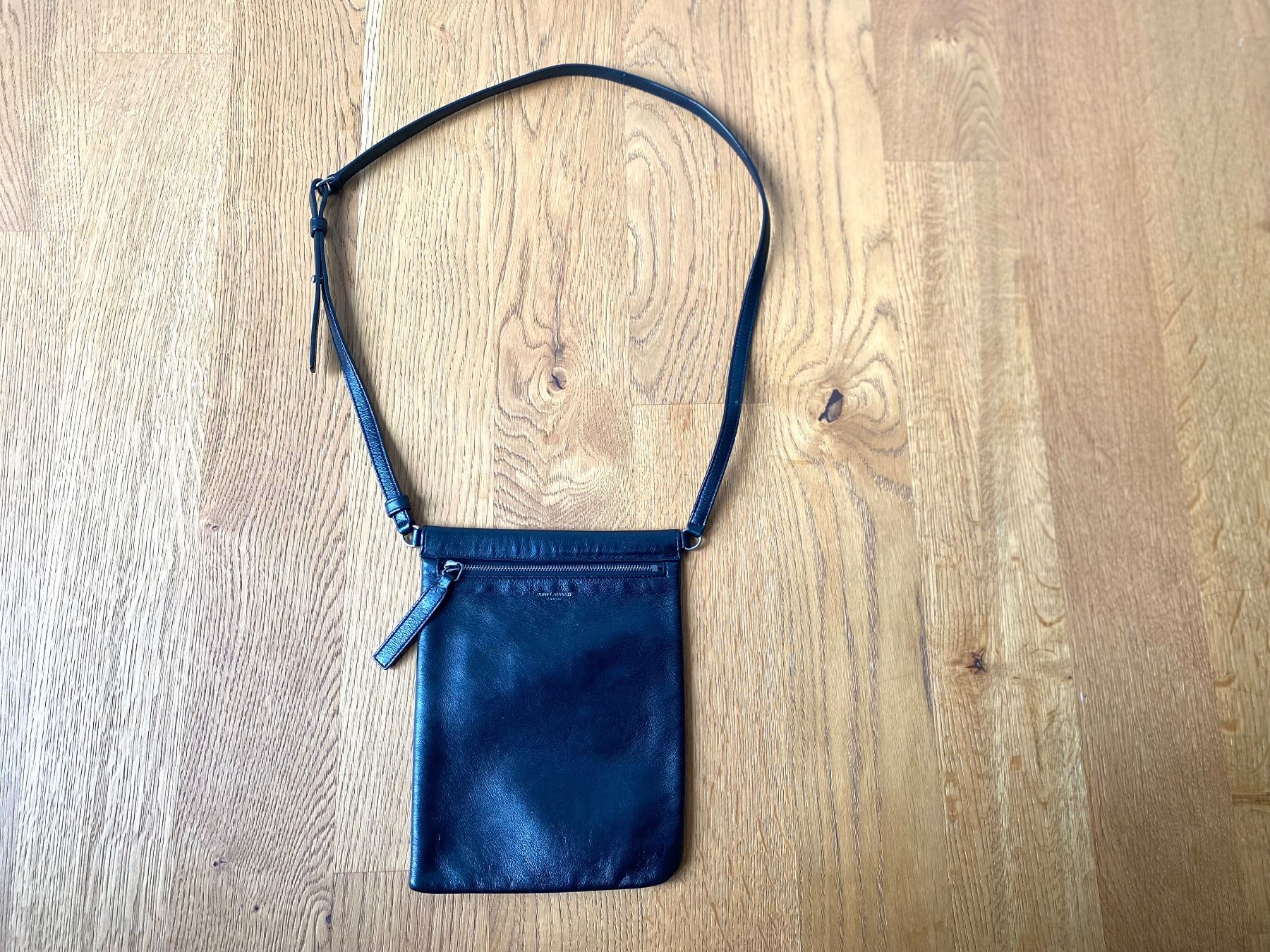 Saint Laurent Borse da donna: SAINT LAURENT Antiqued Lambskin Sid Flat Bag Tasche – Usato da Kriens venduto da hannaandkiko