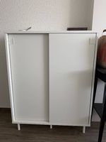 Weisser Schuhschrank mit Schiebetüren