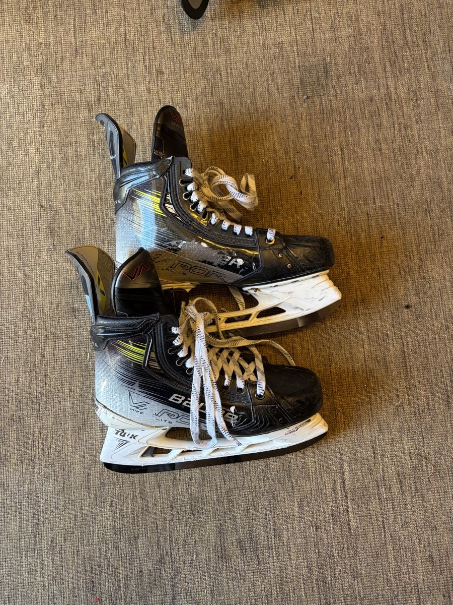 Bauer Pattini da ghiaccio: Bauer Vapor HyperLite 2, Grösse 8.5 Fit 2 – Usato da Hinwil venduto da rubinstar4