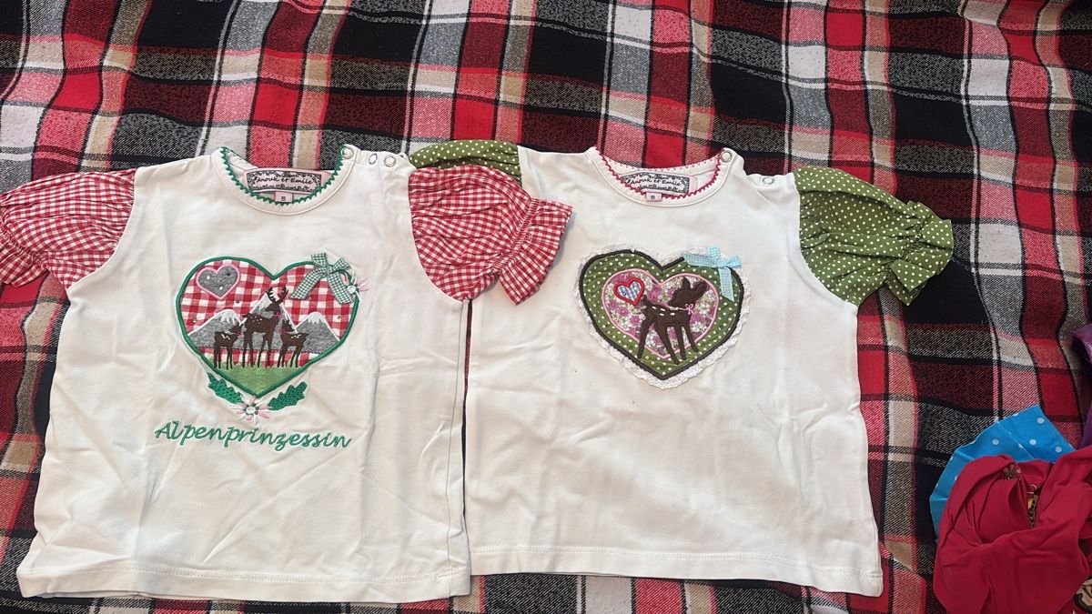 Lotti & Set di vestiti: 2 süsse Trachtenshirts Gr. 86 – Usato da Rüti ZH venduto da Crystal_Bloom