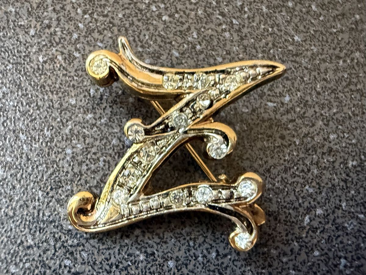 Spille & Fermagli: Vintage-Brosche mit Initiale Z goldfarben mit Strass. – Usato da Lamone venduto da LaCantinaMagica