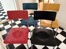 4 Vintage Design-Stühle, 1990er, Chrom & Holz, rot/blau/gelb