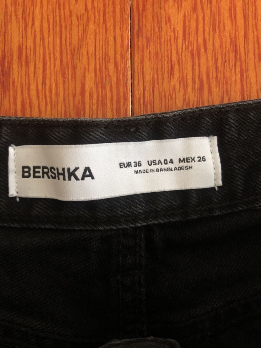 Bershka Pantaloni: Pantalon noir – Usato da Etoy venduto da lui_7mth 1