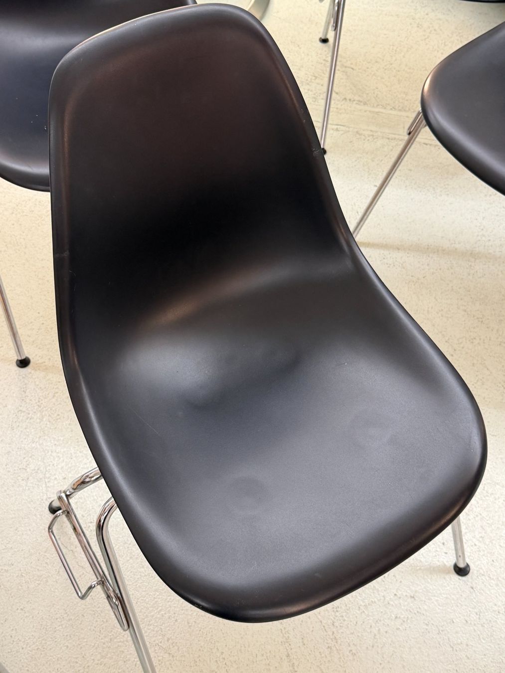 Vitra Sedie: Vitra Eames DSS 6er Set ab 1.- Schwarz – Usato da Zürich venduto da Simsala-bim 5