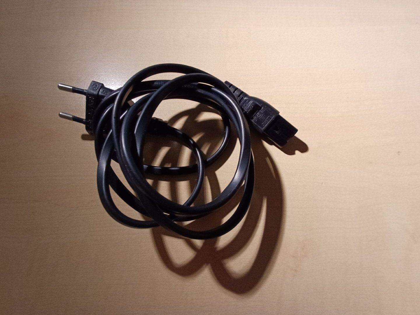 Cavi: Netzkabel C7-T26 1.4 m Schwarz – Usato da Egliswil venduto da Cracky81 1