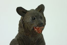 BRIENZER, AUFRECHT STEHENDER BÄR, WAHRSCHEINLICH UM 1900.