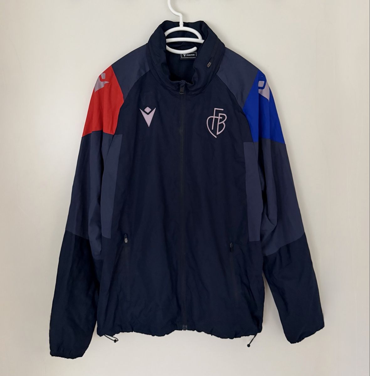 FC Basel Giacche: Fc Basel Macron Windbreaker Jacke 2023-24  – Usato da Füllinsdorf venduto da hae_gt9l
