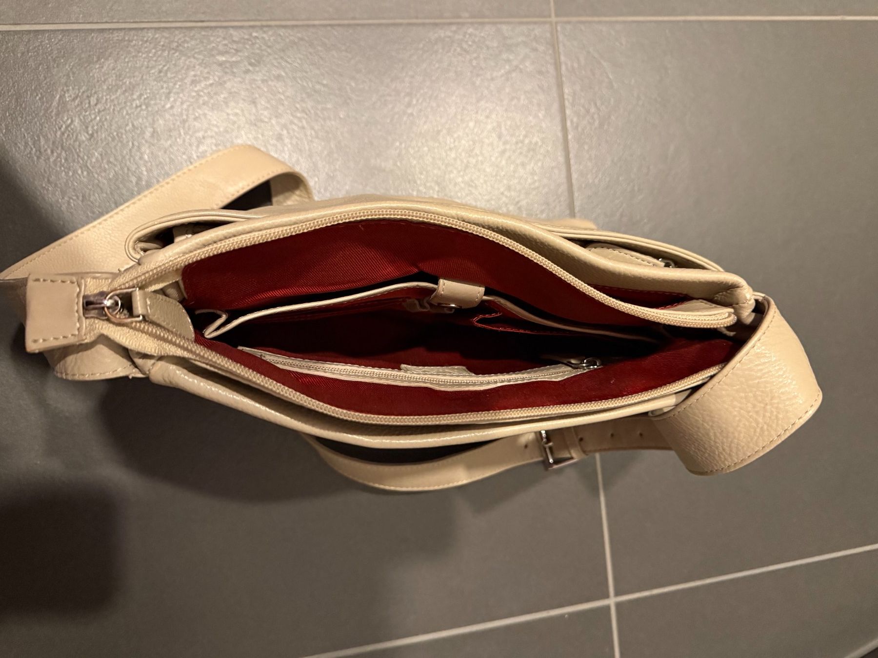 Sacs femmes: Handtasche Nika beige echtes Leder – D'occasion à Rothenburg par Patri00 2