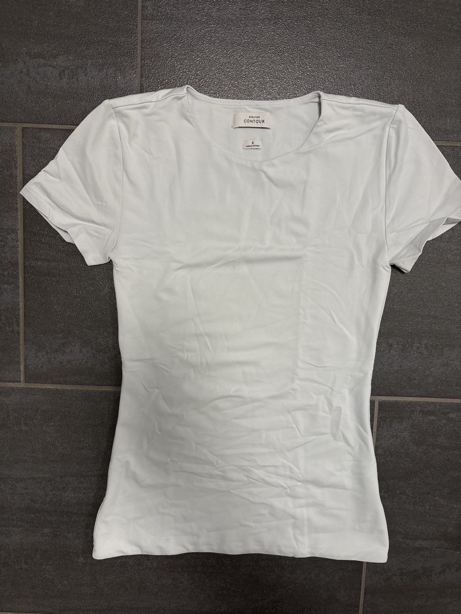 T-shirt: Babaton Contour T-Shirt S – Usato da Rümlang venduto da svent 1