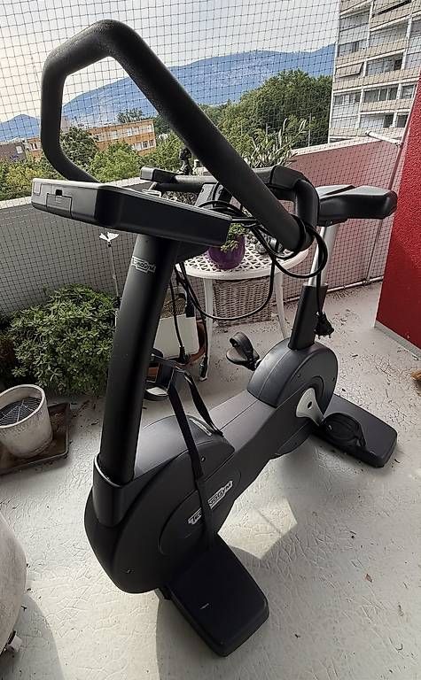 Vélos d'appartement: Vélo d'appartement Technogym – D'occasion à Onex par BLEUCALI 1