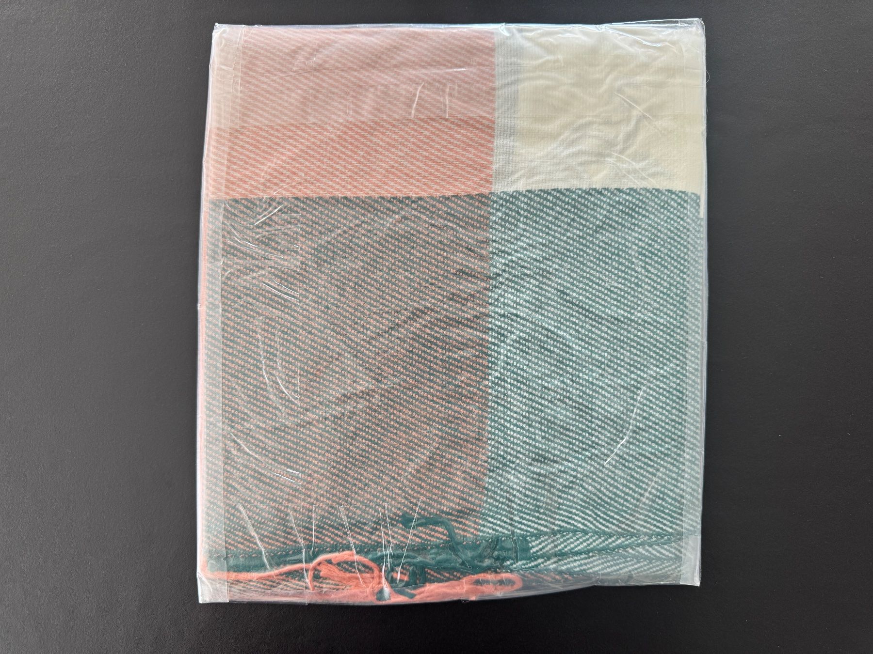 Foulards & écharpes: Neu** Schal – Neuf avec emballage d'origine à Zollikon par Krenapf 1