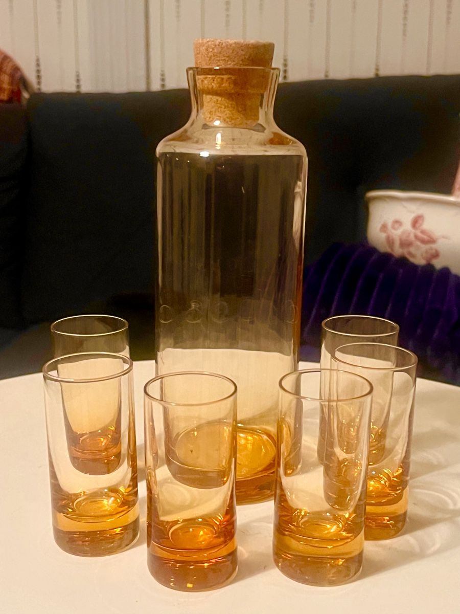 Caraffe: Karaffe mit 6 Gläser Bernstein Glas – Nuovo (secondo la descrizione) da Bern venduto da firefly-high 1
