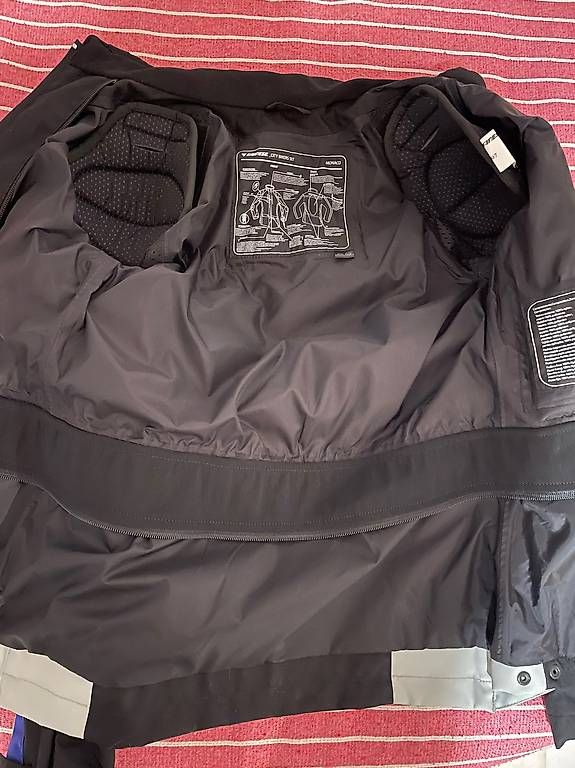 Jacken: Giacca Dainese donna taglia 40 – Gebraucht aus Mendrisio von mar_ws8b 3