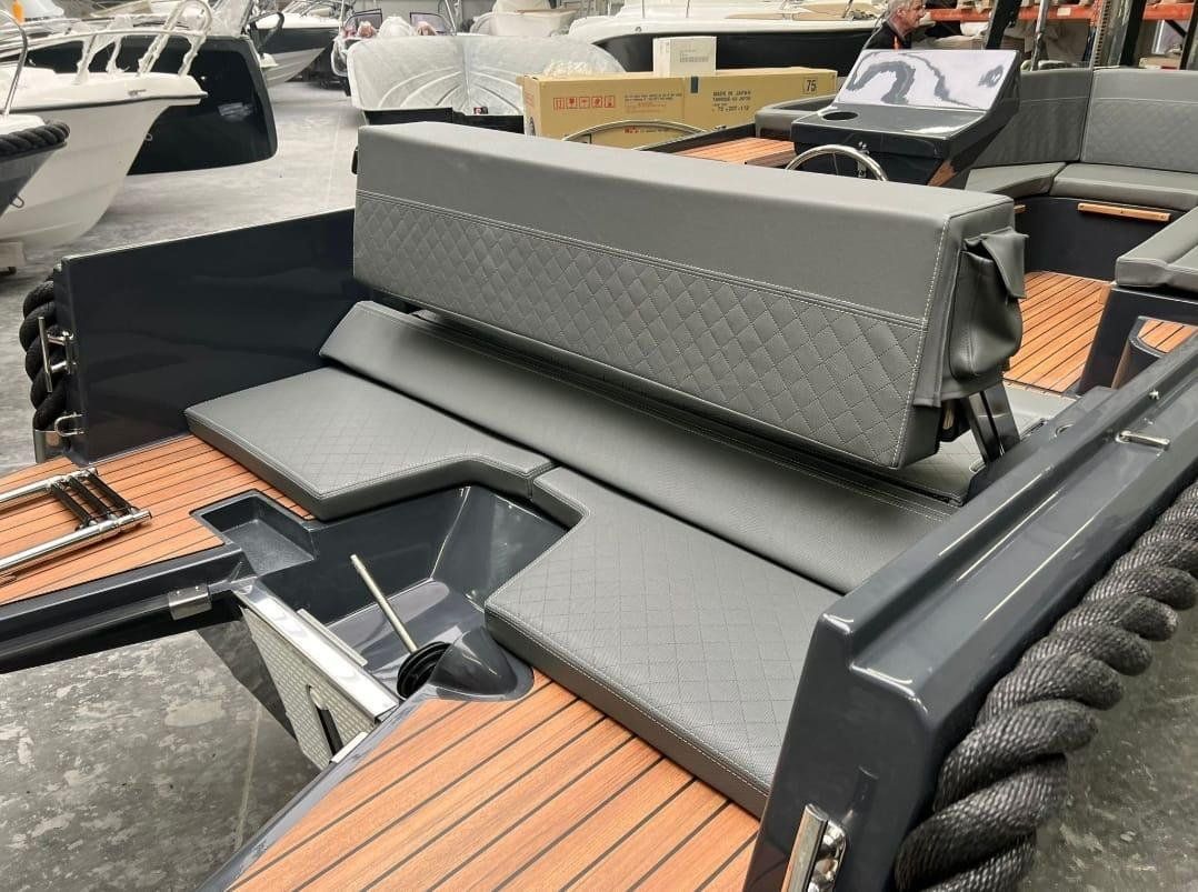 Bateaux: Open Boot mit 8 PS motor – Neuf avec emballage d'origine à Quartino par 5franc 5