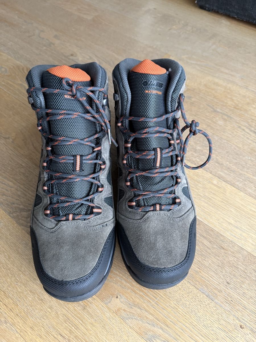 Scarpe da uomo: Hi-Tec Wanderschuhe Gr. 45 Wasserdicht Neu – Nuovo e nell'imballaggio originale da Reinach AG venduto da innamac 2