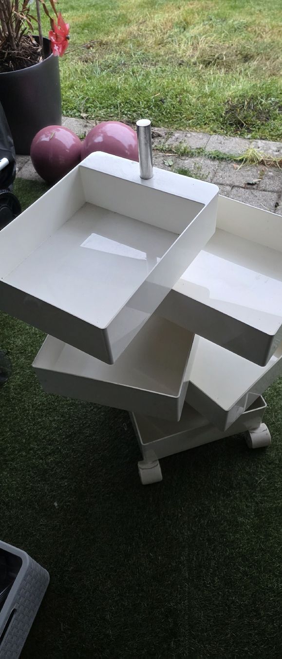 Banconi: Rollcontainer Bürocontainer Design Konstantin Grcic – Usato da Riedikon venduto da Winter21. 2