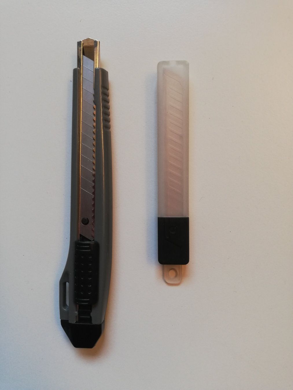 Tutti gli attrezzi: Cutter Messer mit Ersatzmesser – Nuovo (secondo la descrizione) da Rothrist venduto da GIWALD